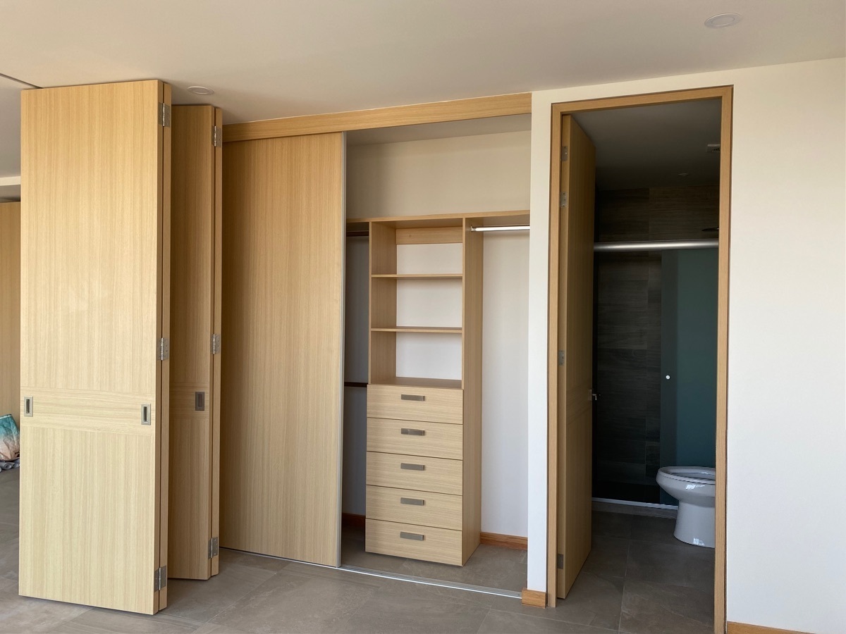 7 de 34: closet y baño completo