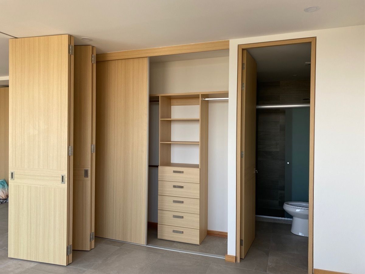 15 de 47: closet y baño completo