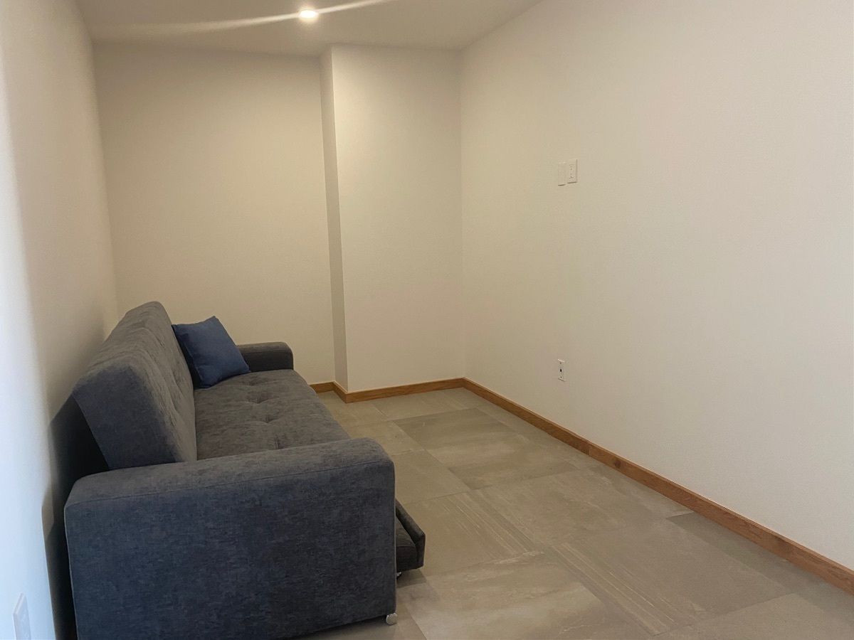 20 de 47: estudio frente a cocina con sofá cama doble