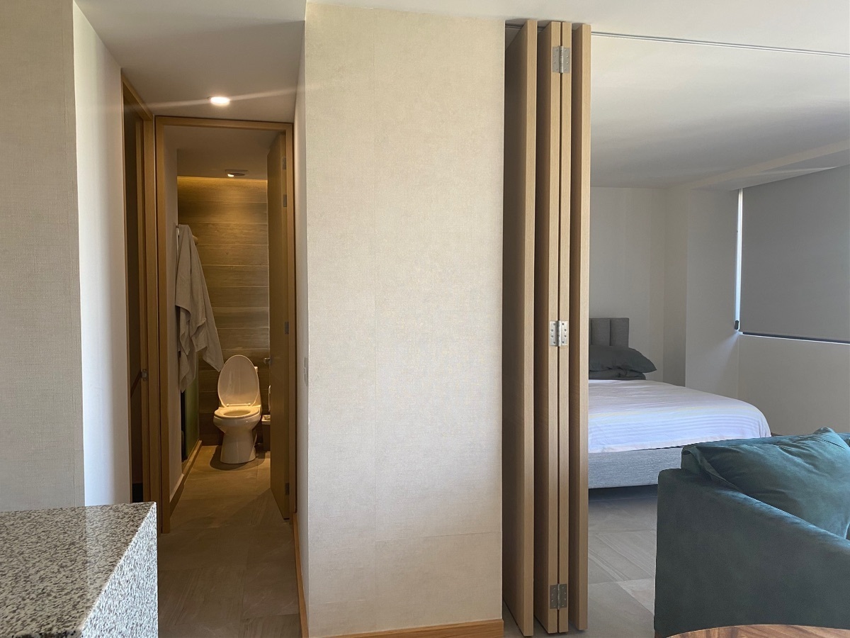 9 de 32: desde cocina hacia recámara y pasillo de baño y área lavado