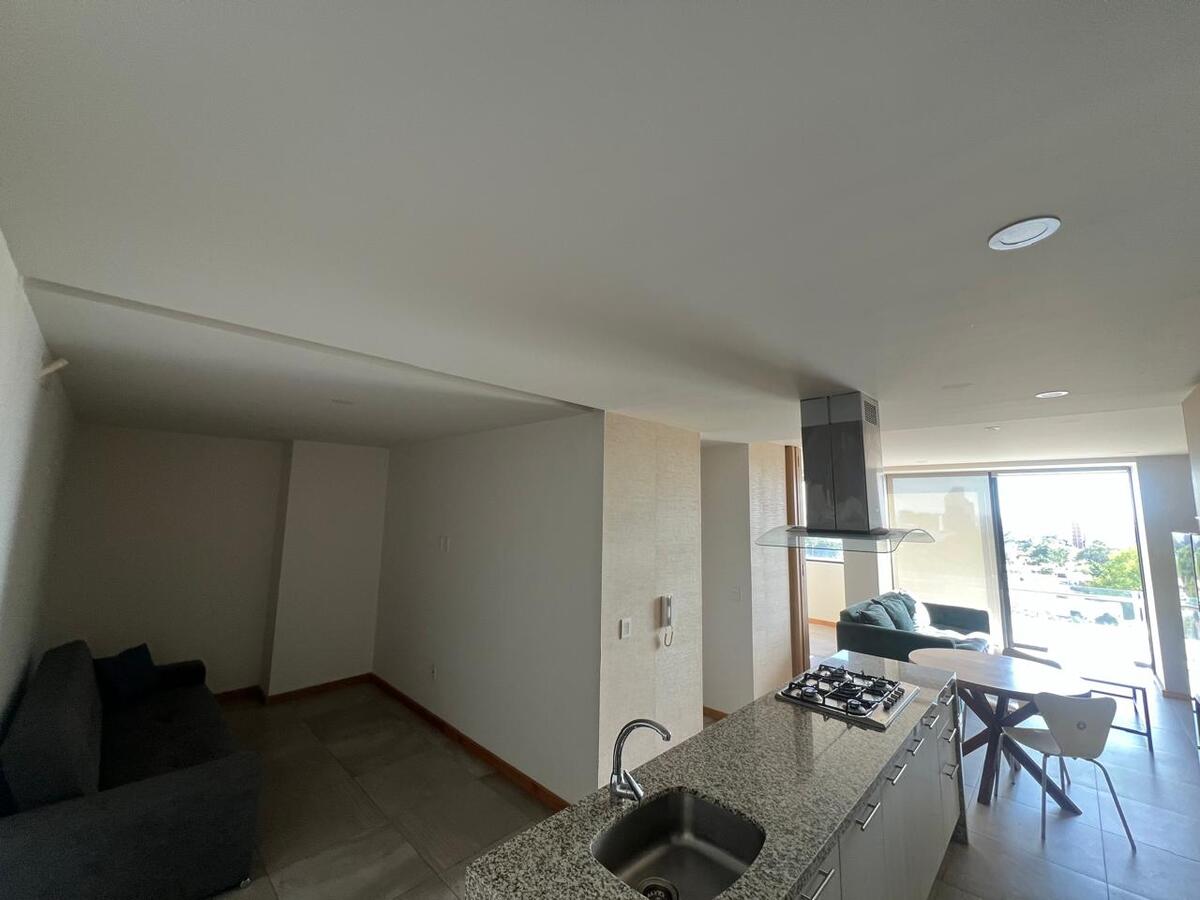 14 de 48: estudio y cocina