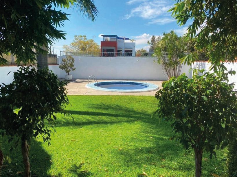 13 de 14: Áreas verdes y alberca.