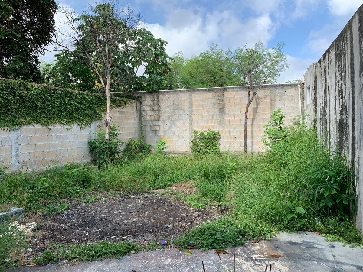 TERRENO con construcción, zona norte con servicios en la puerta