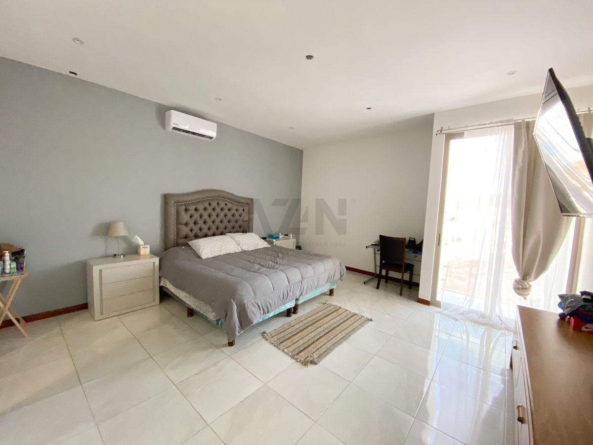 8 de 16: RECÁMARA PRINCIPAL