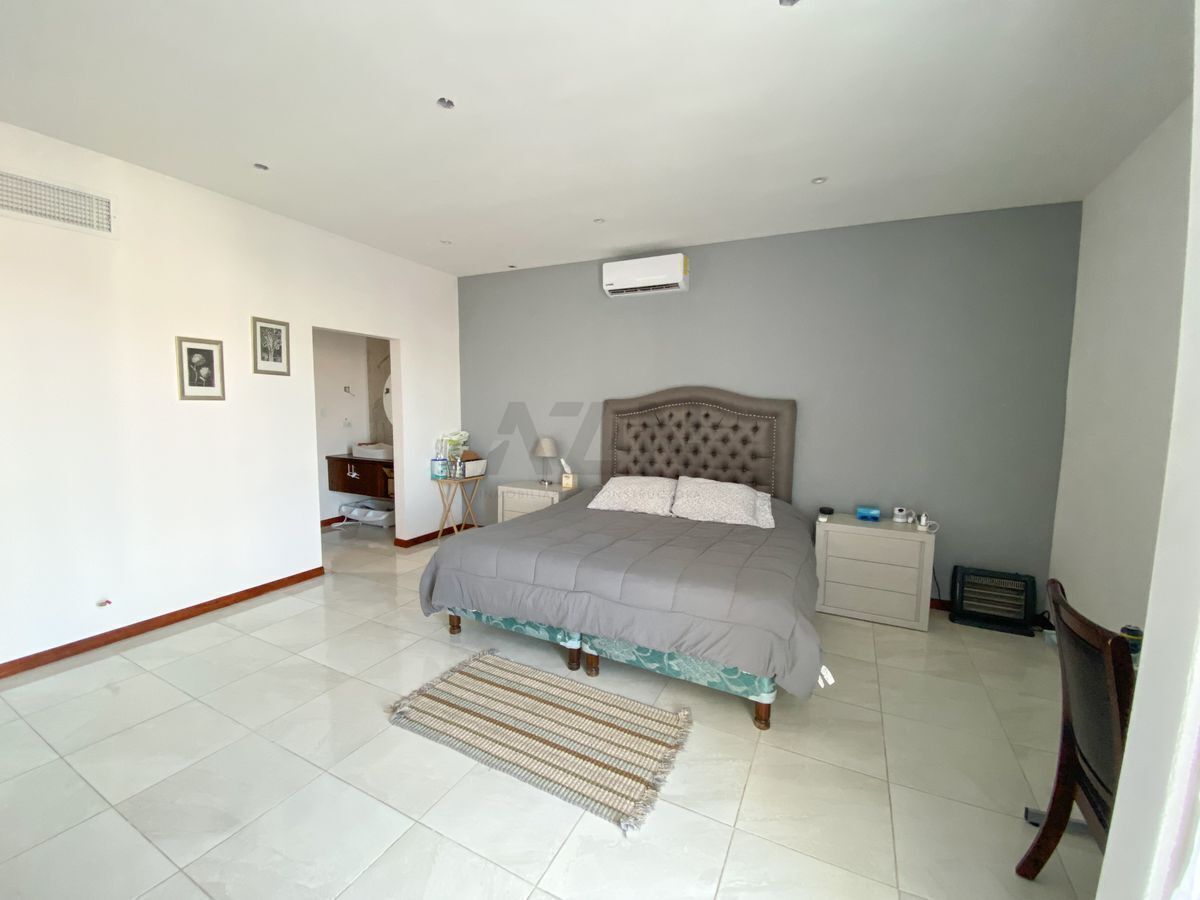 9 de 16: RECÁMARA PRINCIPAL