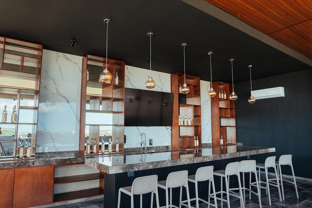 8 of 18: Restaurante