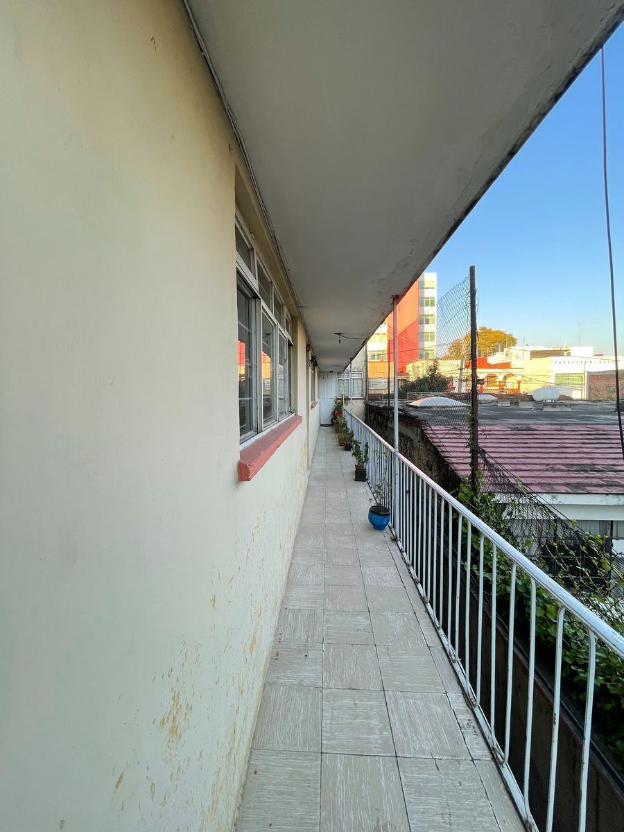 4 de 11: Pasillo interior acceso a departamentos PA