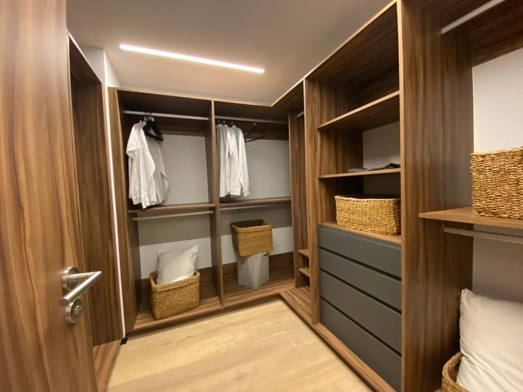 3 of 25: VESTIDOR