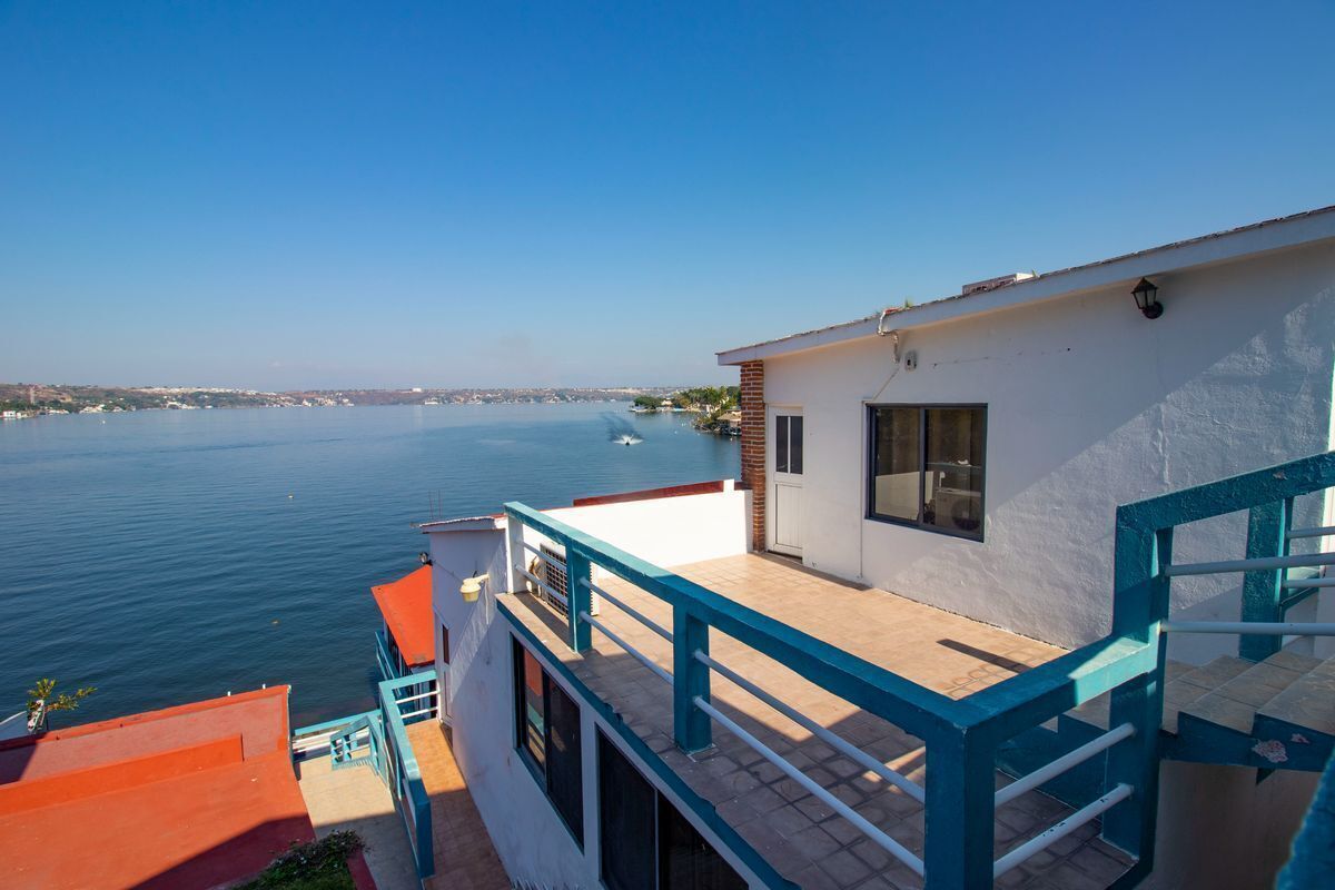 CASA EN VENTA TEQUESQUITENGO CON MUELLE