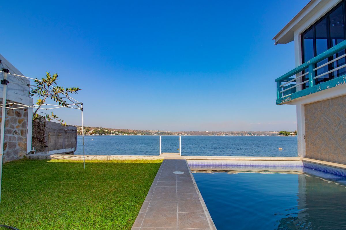 CASA EN VENTA TEQUESQUITENGO CON MUELLE