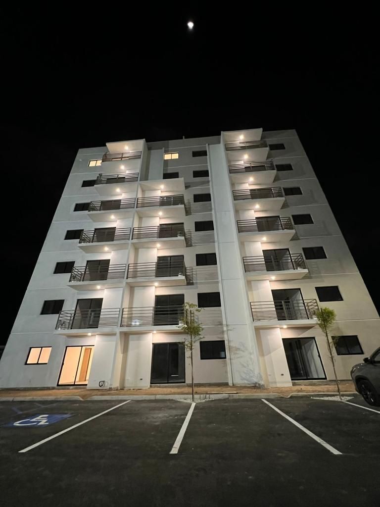 1 de 15: Vista frontal con los balcones