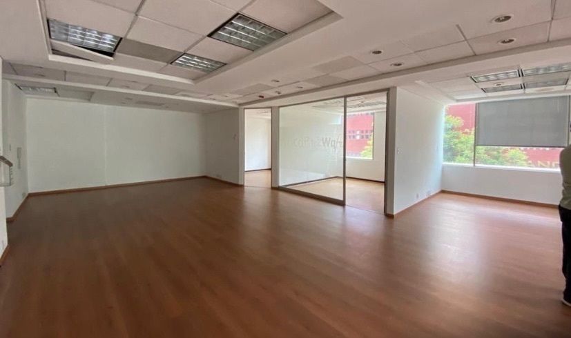 Excelente oficina en Santa Fe, con excelentes acabados