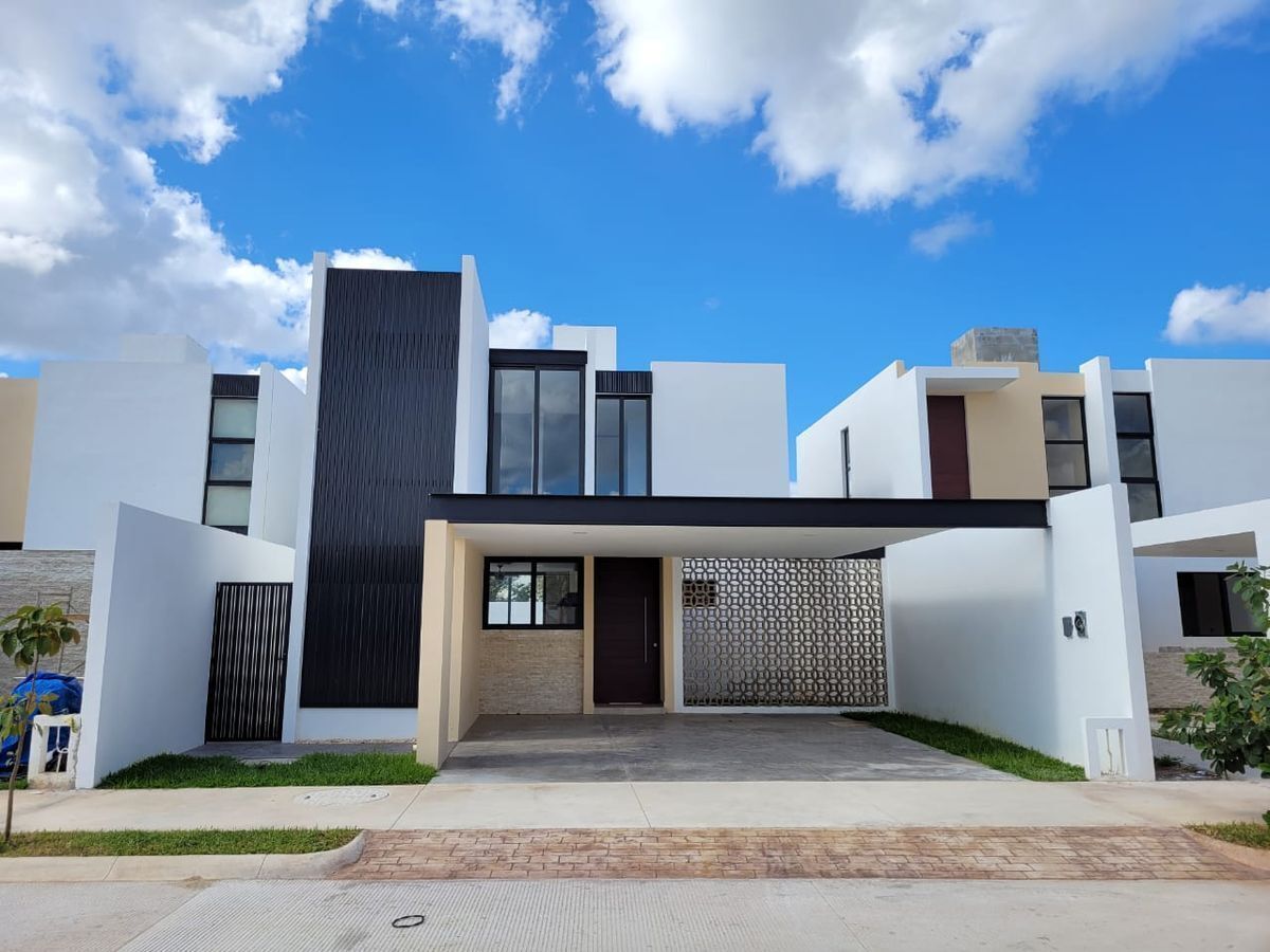Casa en renta en privada en Conkal, con casa club