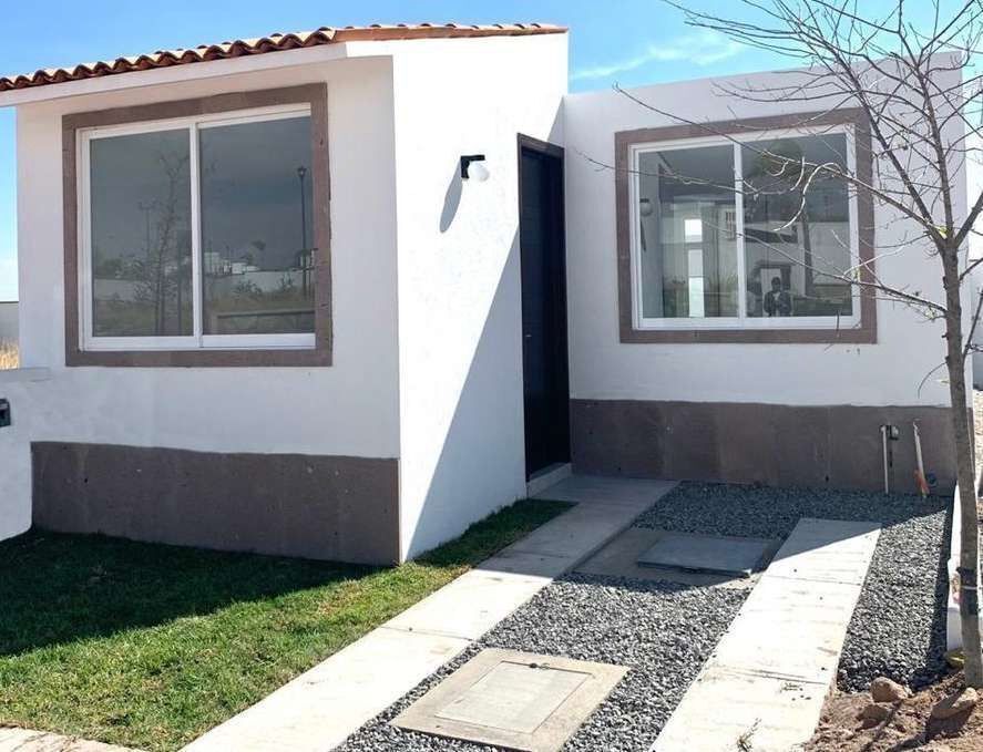 Se Vende Casa de UNA PLANTA en Ciudad Maderas, Cero Topes, Oportunidad !!