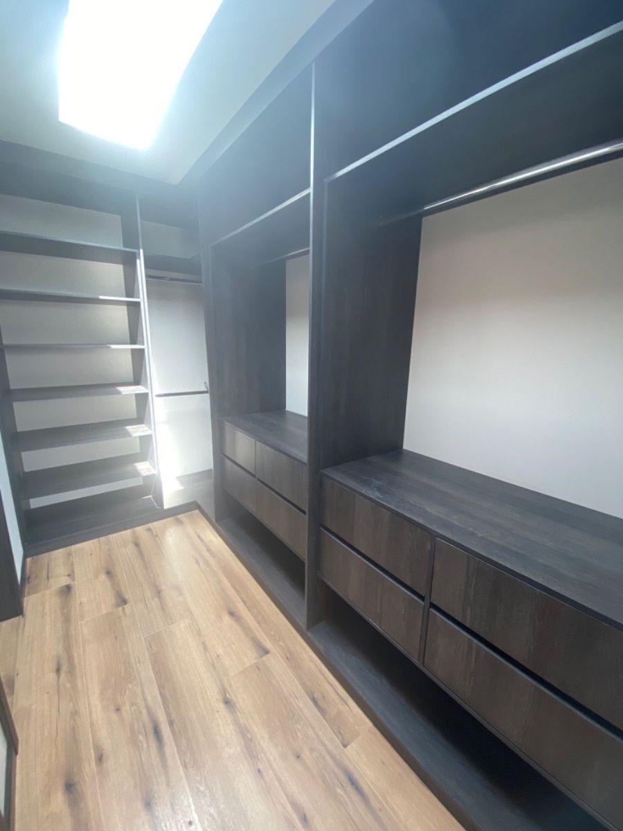 18 of 26: Vestidor de recámara secundaria