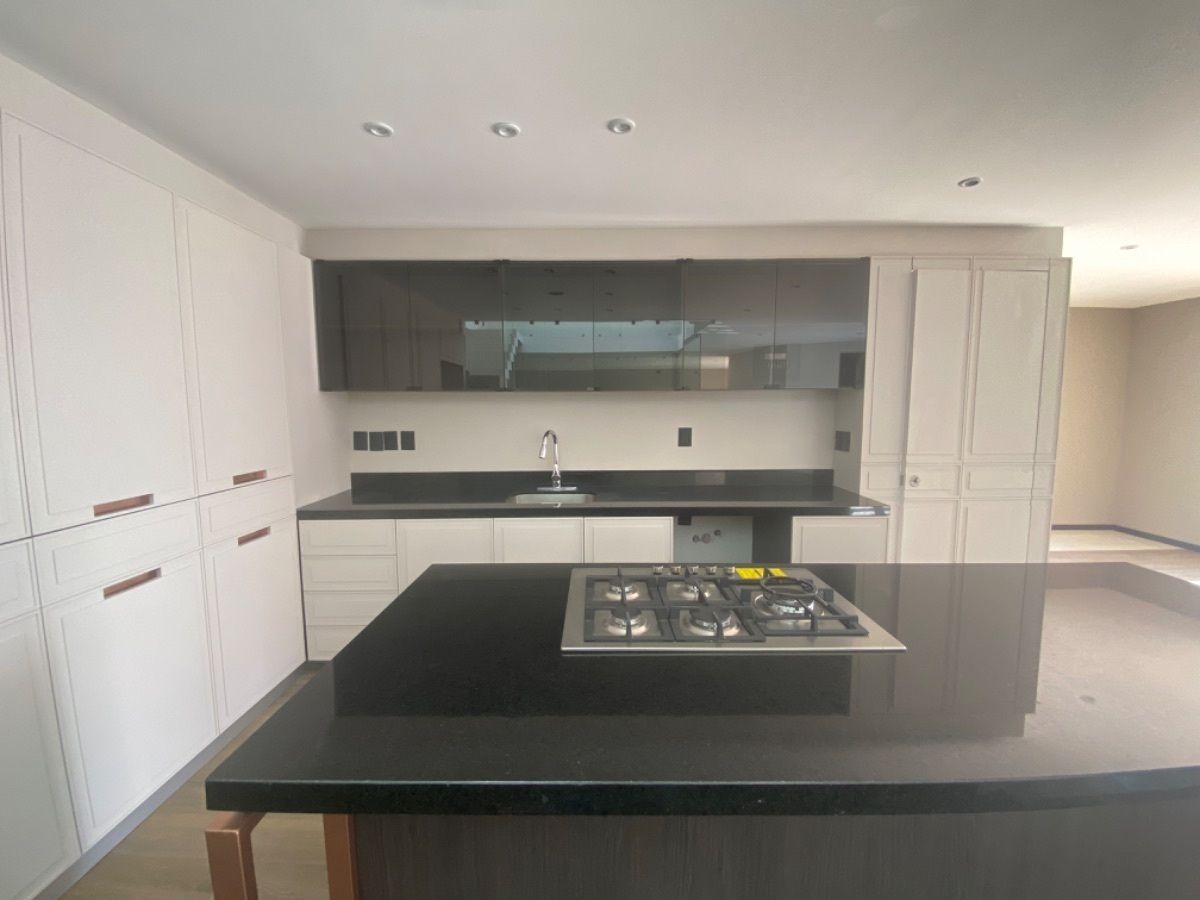 9 of 26: Cocina equipada con isla