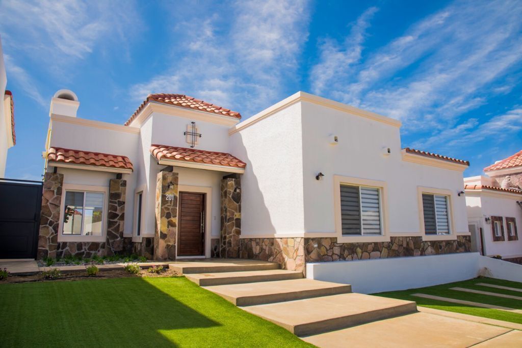 Hermosas casas que ofrecen grandes vistas al mar y a las Montañas