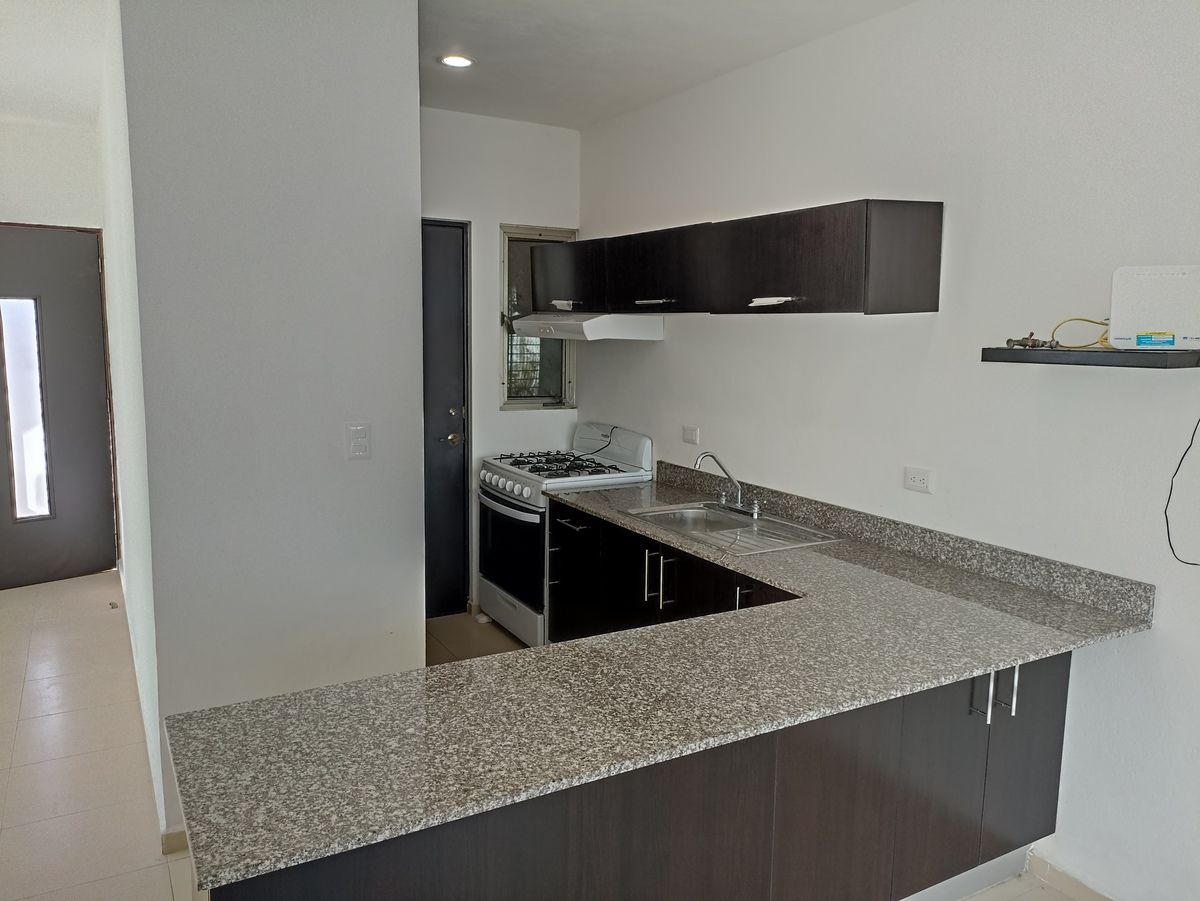 2 de 31: Cocina equipada