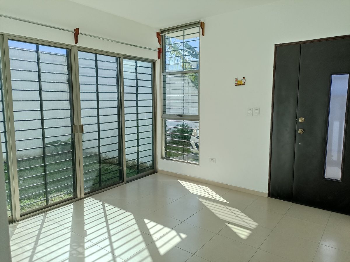 15 de 31: Sala y jardín interior