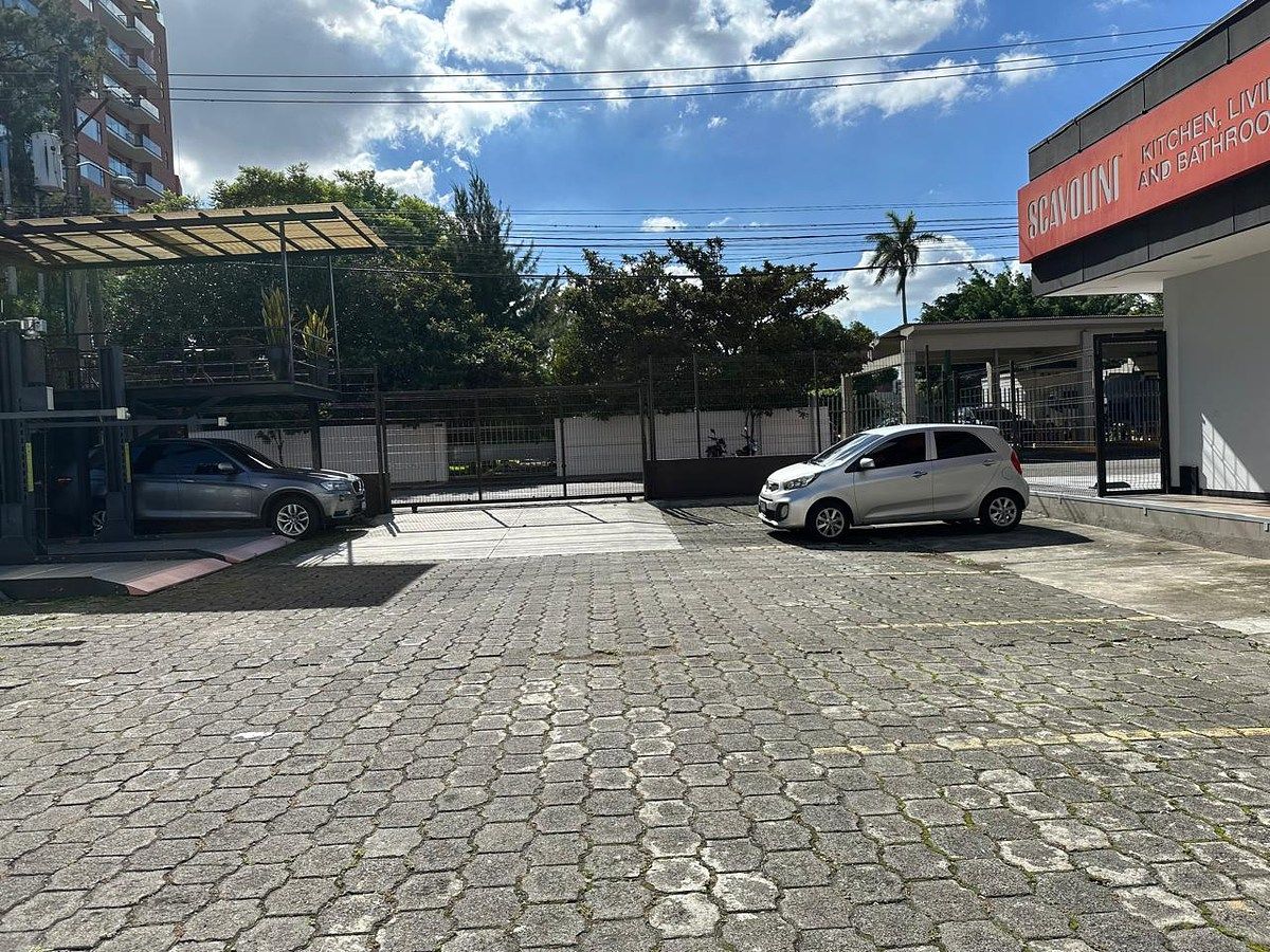 Local comercial en Zona 10, Guatemala, foto 6 de 7