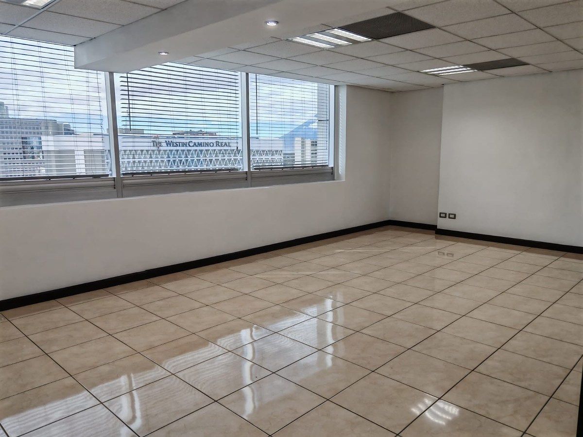 Oficina en Renta en Edificio Dubai, Zona 10 – Ubicación Estratégica - Image 3