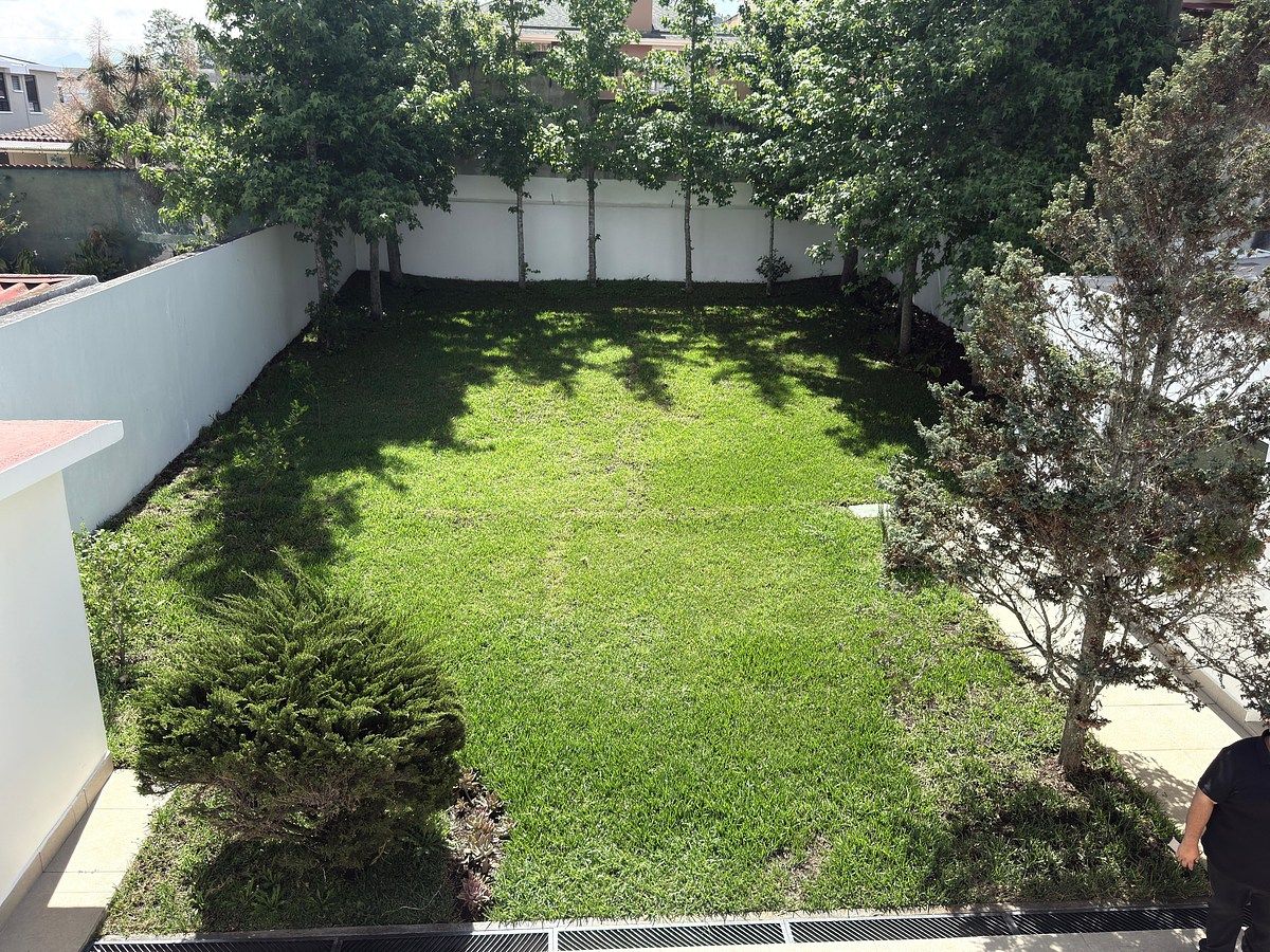 Jardin posterior amplio, foto 1 de 28