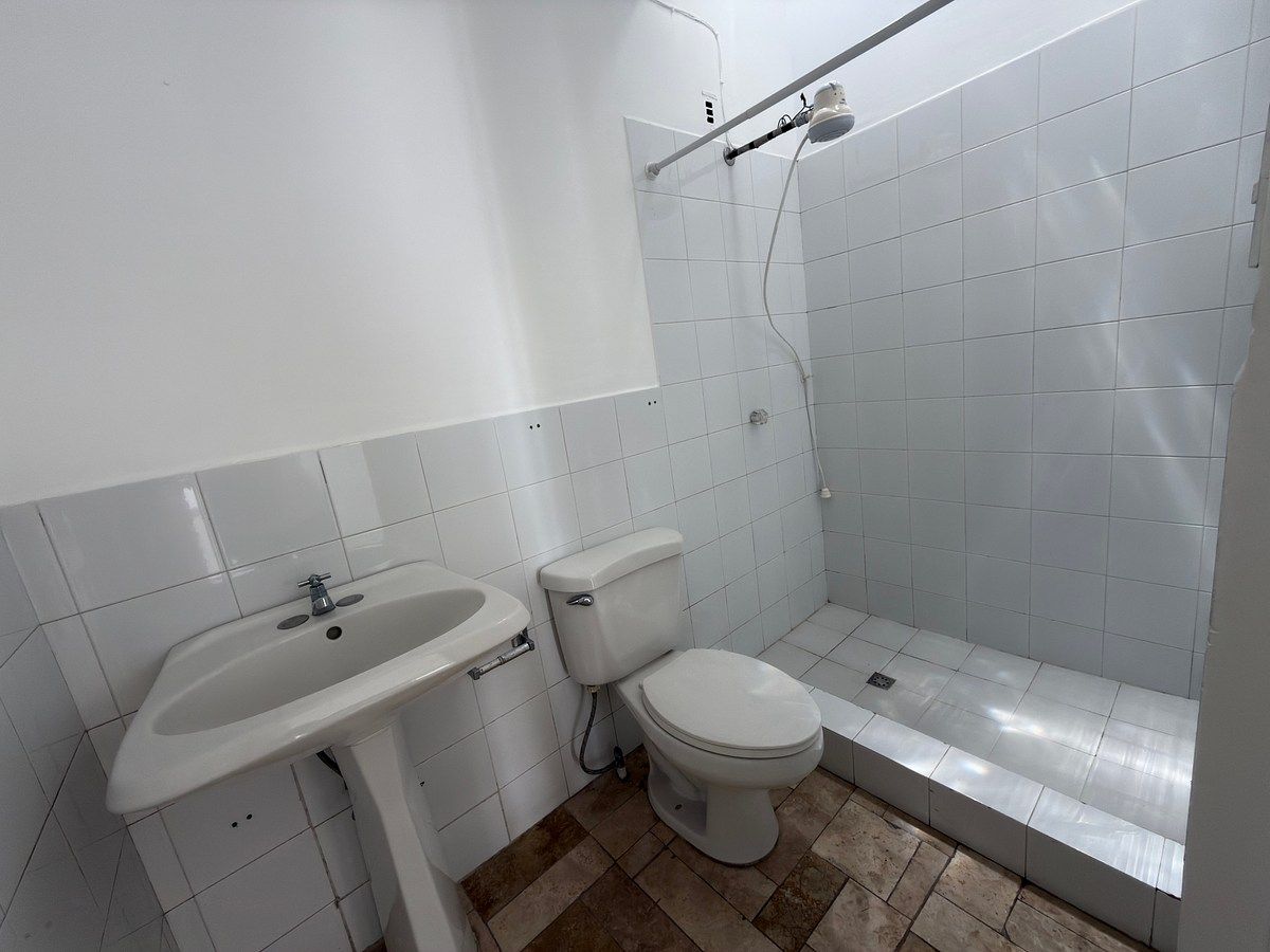 Baño de servicio, foto 26 de 28