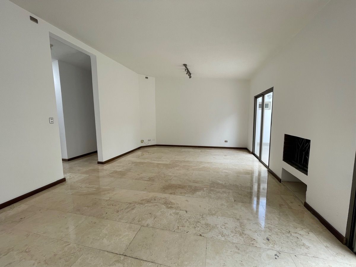 5 de 21: Sala- Comedor-Chimenea