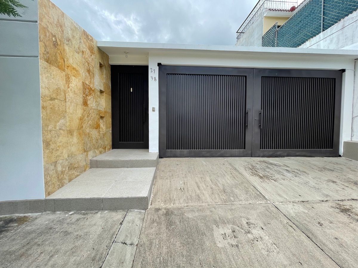 1 de 21: Fachada Principal