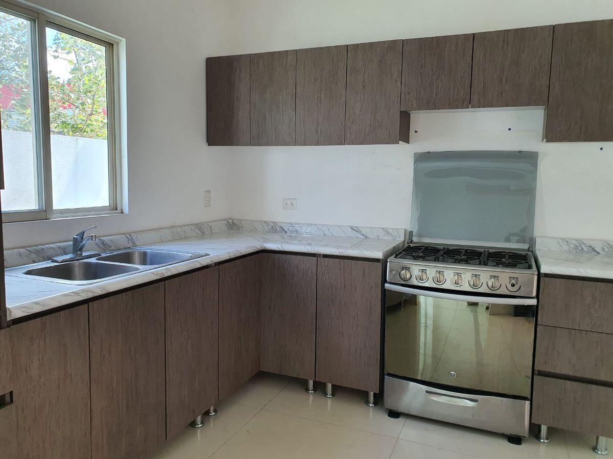 10 de 45: Cocina Integral Nueva, Estufa, y con despensero