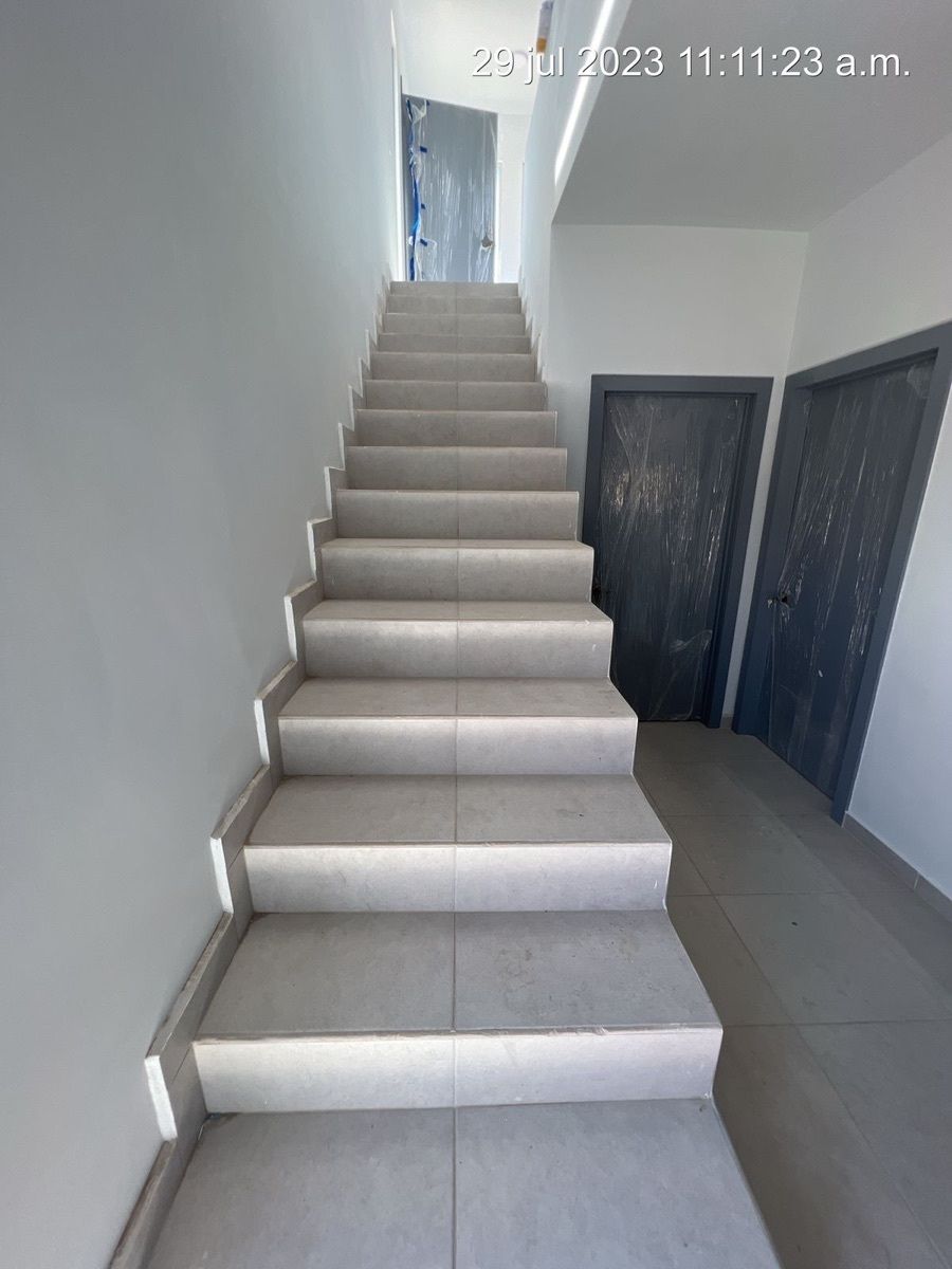 9 de 25: ESCALERAS A PLANTA DESNIVEL