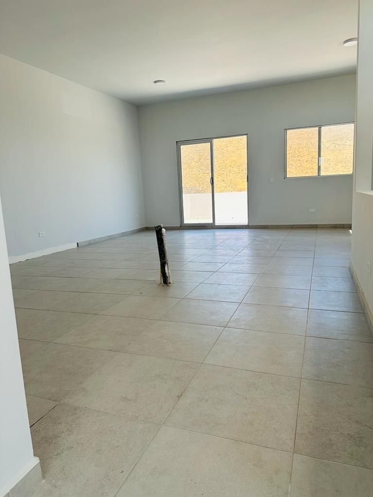 8 de 25: PRIMER PLANTA, AREA DE COCINA Y SALA