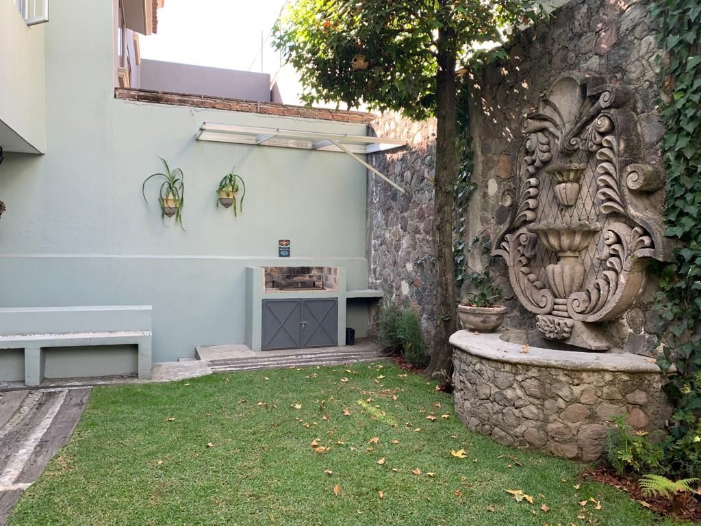 1 de 48: Jardín con parrilla