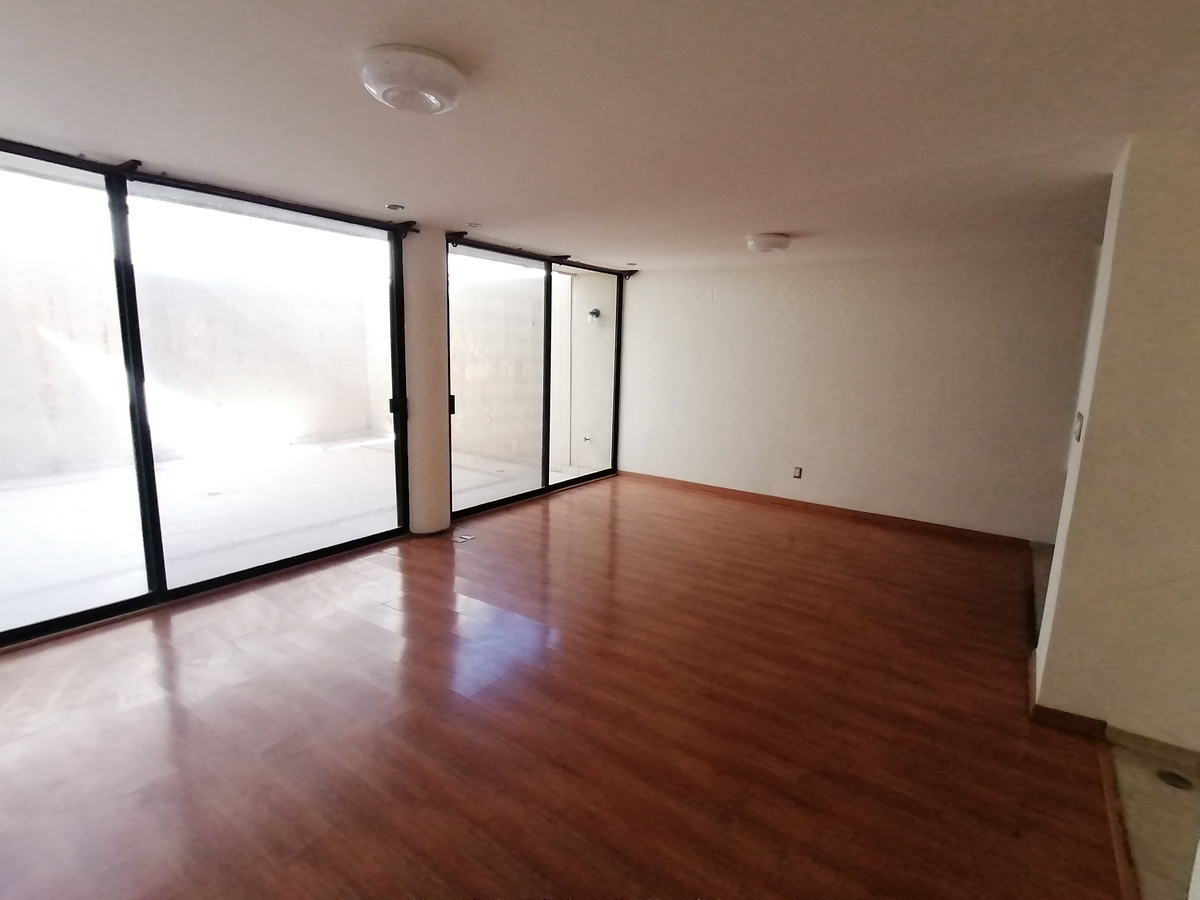 4 de 15: Amplia estancia