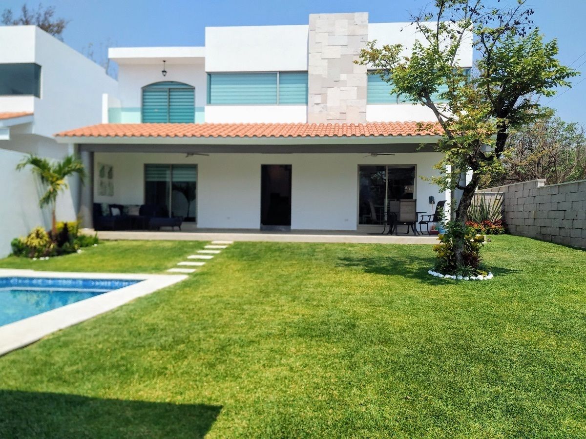 Venta Casa independiente con Alberca propia en Bonita Privada | EasyBroker