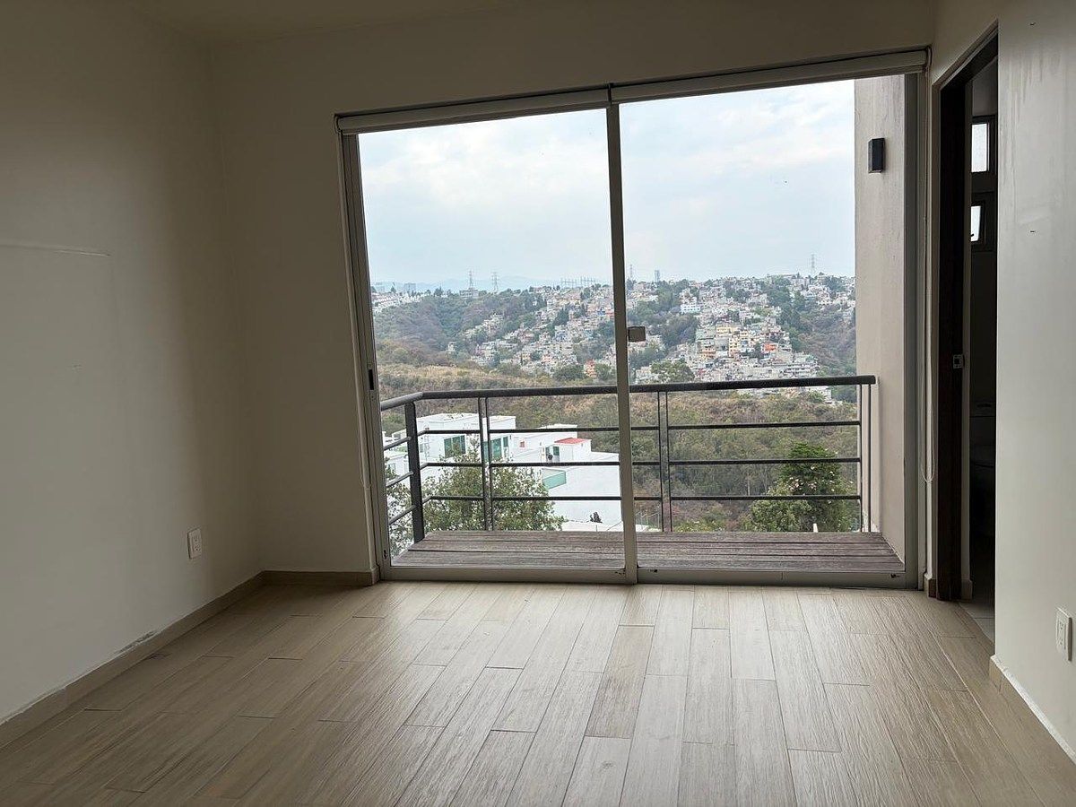 8 de 15: RECAMARA PRINCIPAL CON BAÑO Y VESTIDOR