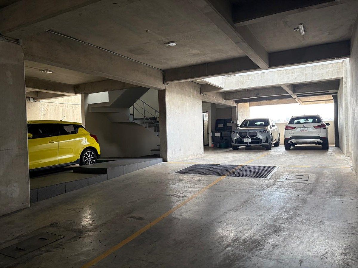 14 de 15: AREA DE ESTACIONAMIENTOS