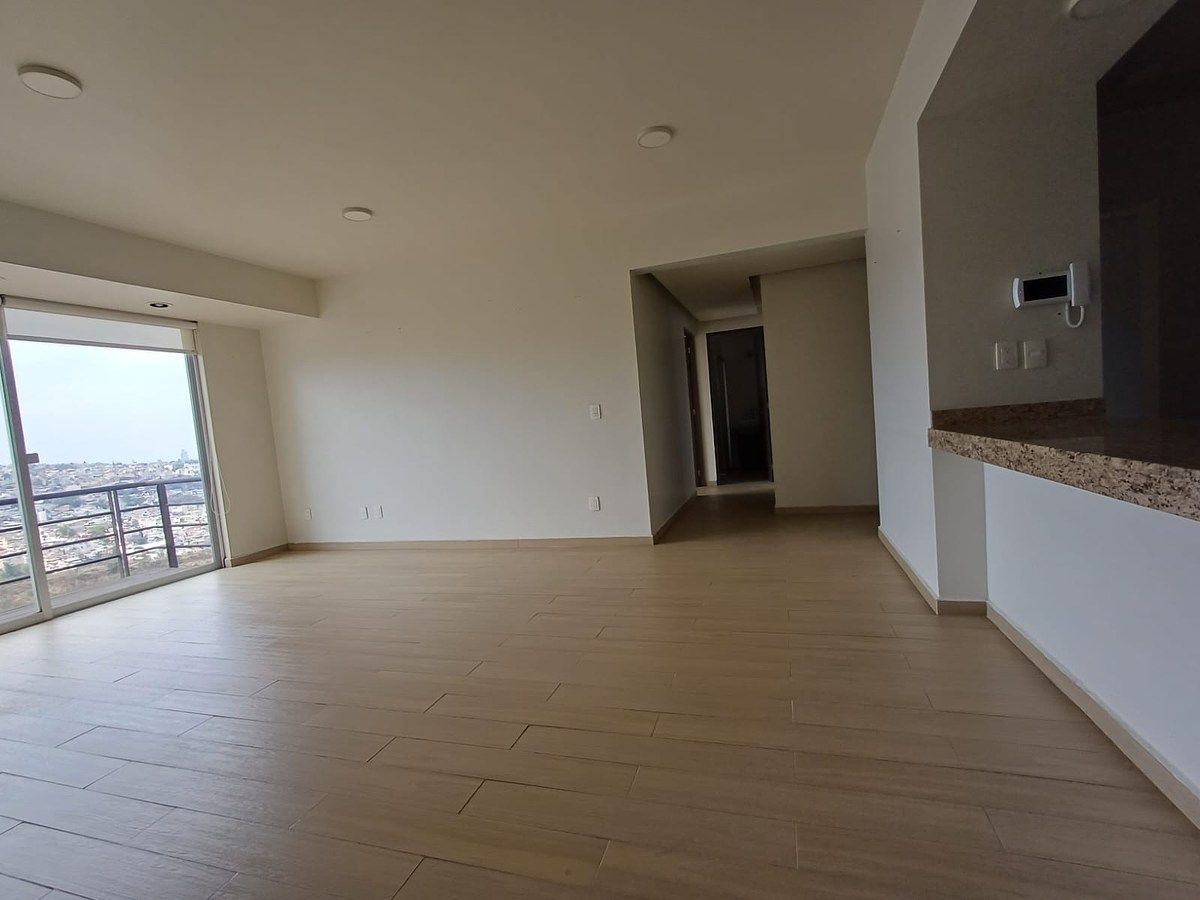 5 de 15: AMPLIO ESPACIO PARA  SALA COMEDOR