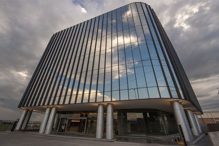 EN RENTA OFICINA EN EDIFICIO CORPORATIVO EN JURIQUILLA DE 250 M2