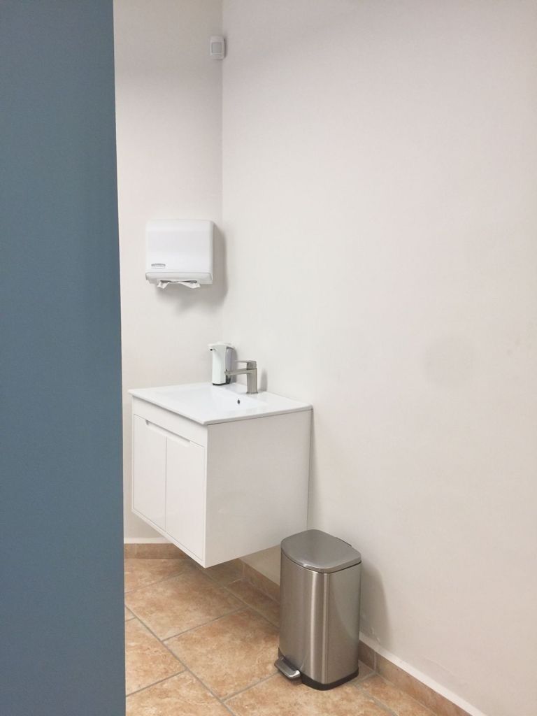 5 de 7: Lavabo para Satinizar manos adentro del Consultorio. 