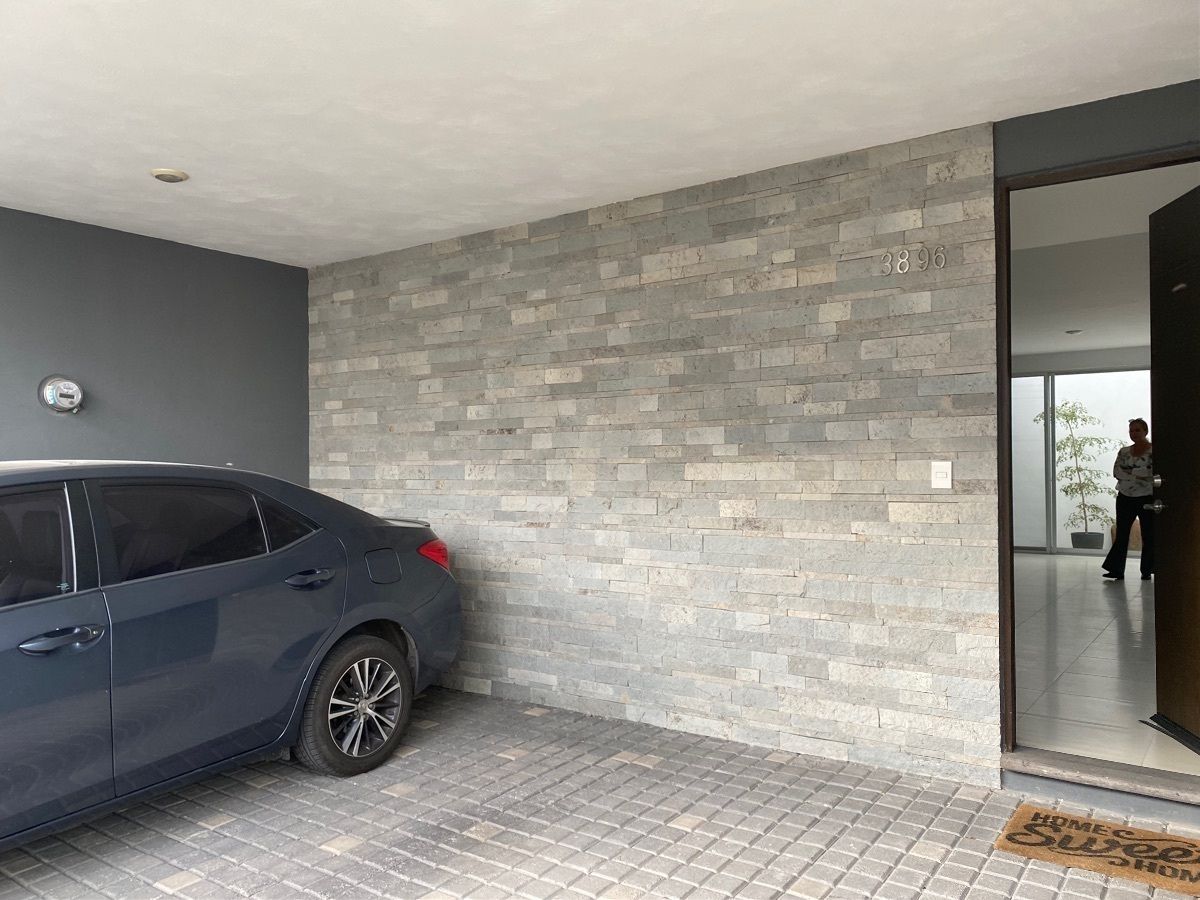 3 de 29: cochera mitad techada