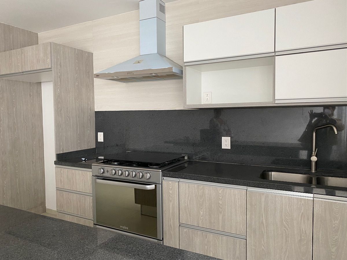 7 de 29: cocina integral con splash de granito