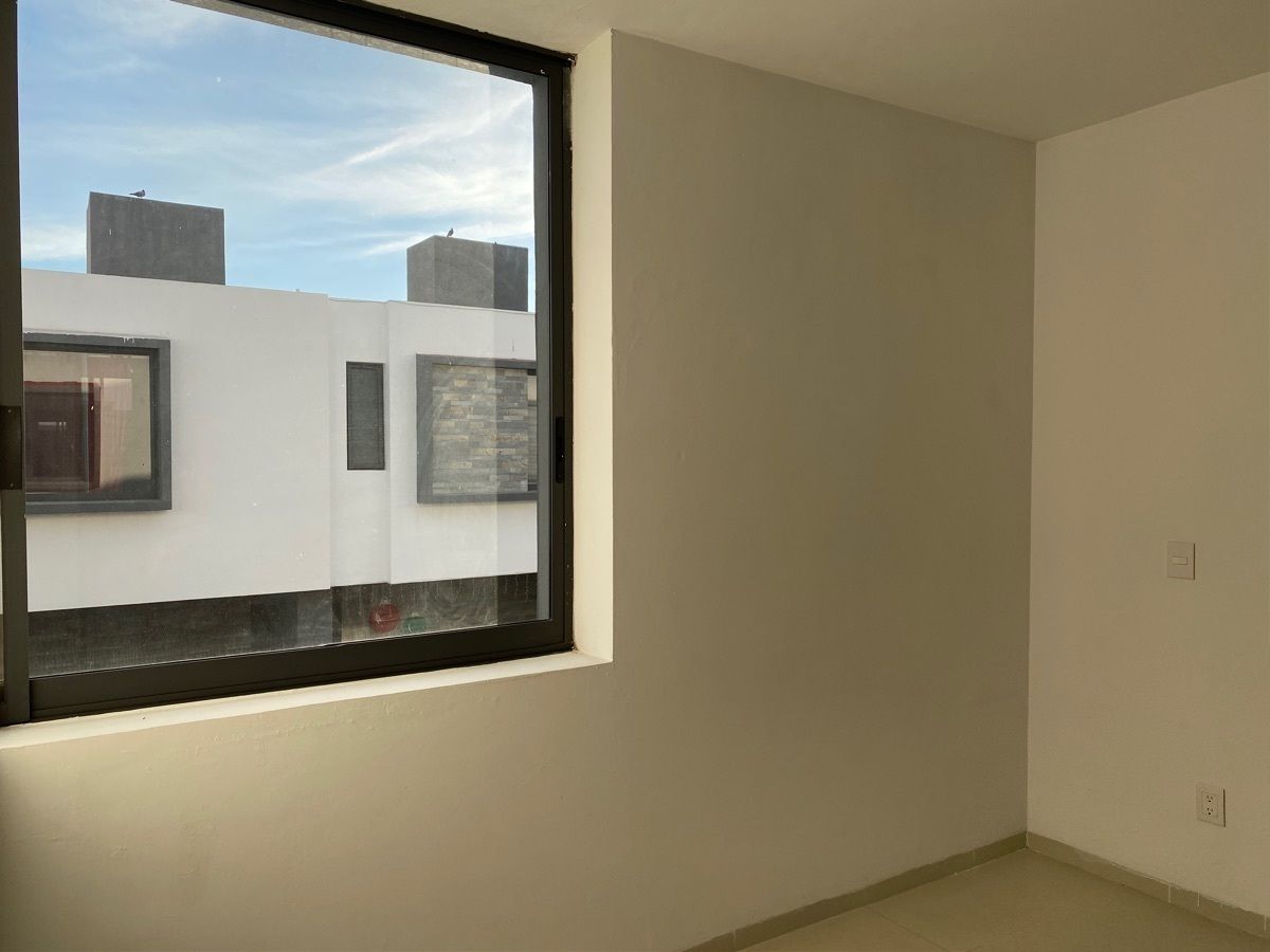 16 de 29: principal con ventana original con mosquitero