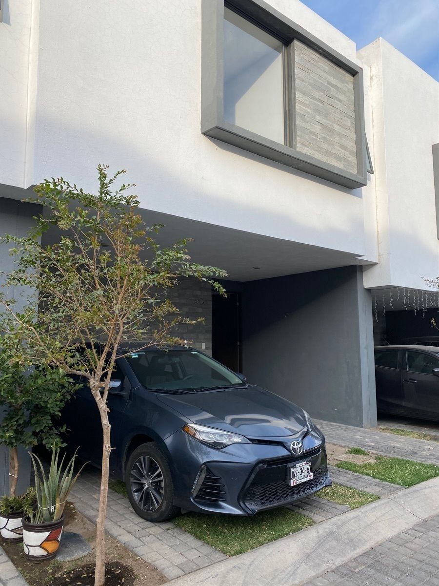 20 de 29: frente de la casa