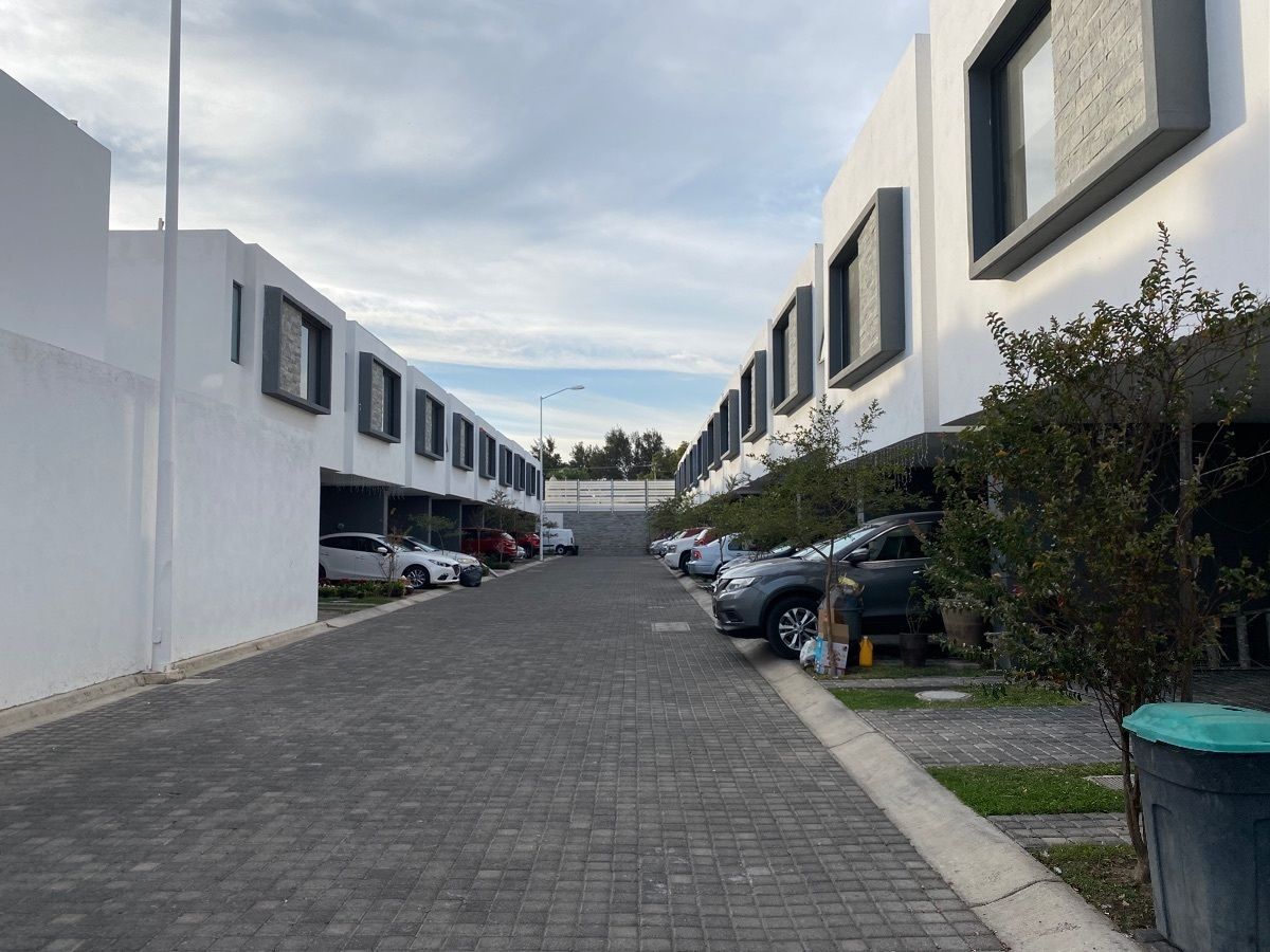 23 de 29: calle interior de Puerta Laurel