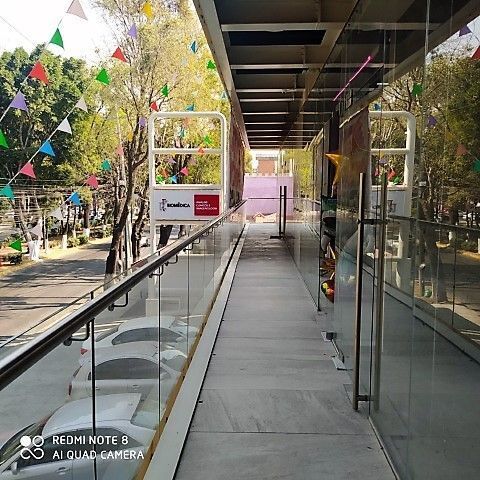 4 of 10: Balcón segundo piso