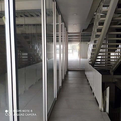 7 of 10: Escaleras del edificio, 