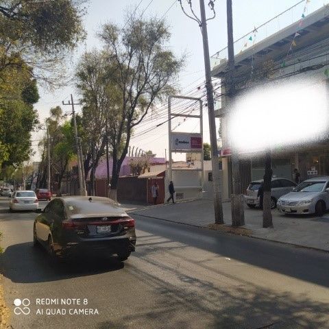 3 of 10: Tráfico en la avenida donde se enuentra