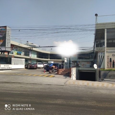 3 de 14: Frente de la plaza entrada al estacionamiento subterráneo