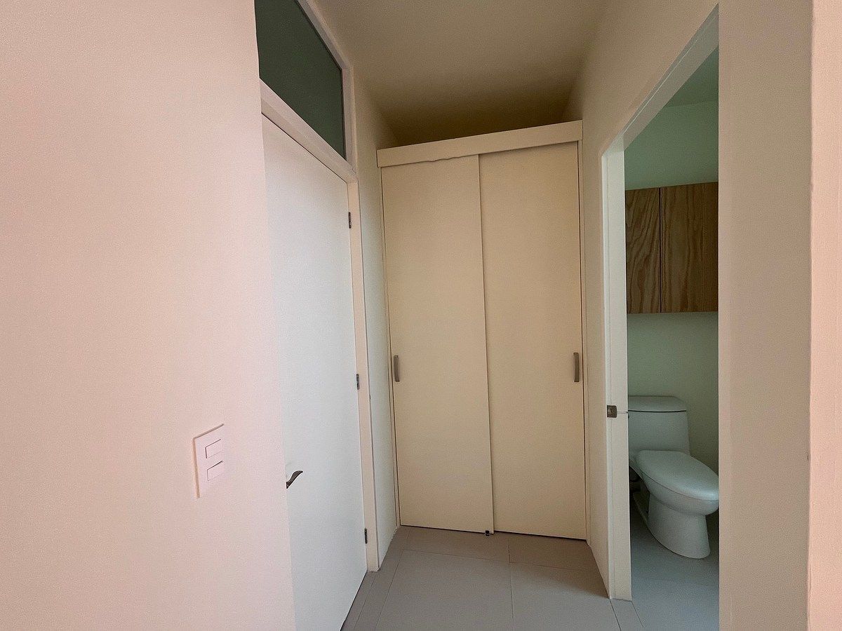 39 de 48: baño secundario y clóset